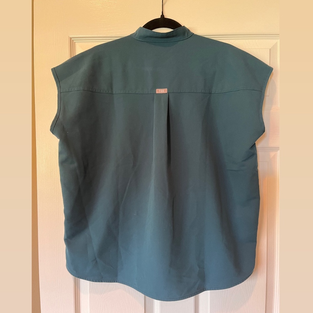 Figs Rafaela Three-Pocket Oversized Scrub Top